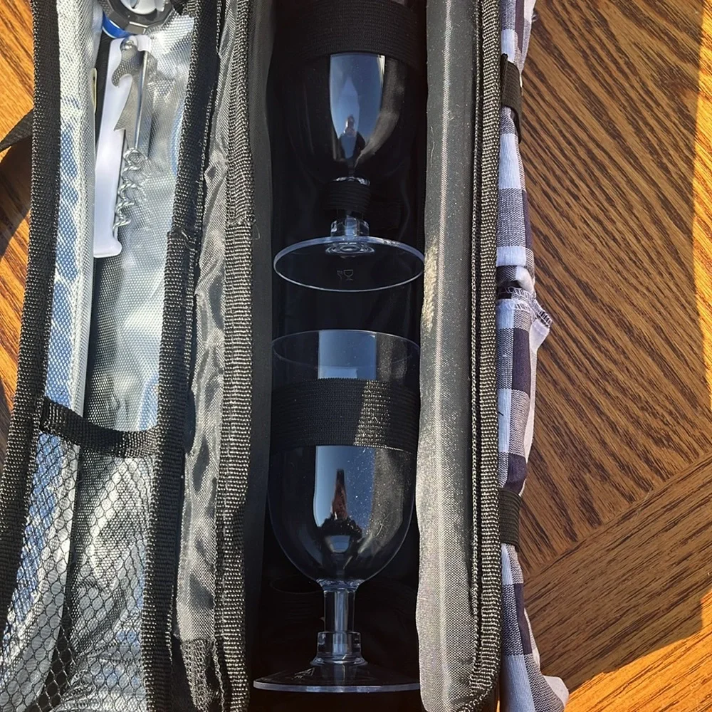 Black Travel Case wine case with bottle opener - Picture 2 of 4